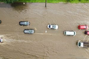 traffic cars driving on flood banjir